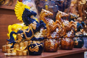Exquisite Handcrafted Bat Trang Ceramic Horse Statues: Unique Vietnamese Zodiac Art for the Year of the Horse 2026-7