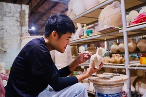 Exquisite Handcrafted Bat Trang Ceramic Horse Statues: Unique Vietnamese Zodiac Art for the Year of the Horse 2026-6