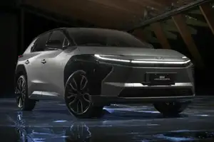 Toyota bZ4X: New Electric SUV from 1.2 Billion VND in Southeast Asia, Will it Come to Vietnam?-1