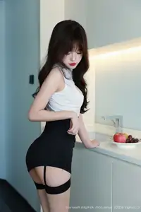 Nuo Mi's Alluring Charm: A Captivating Look from XiuRen No.10590 Collection-10