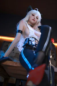 Surreal Beauty: Coser Shui Miao Aqua as Zhezhi in Wuthering Waves-9