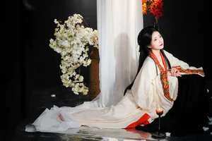 The Poetry of Portraits: Exploring the Art Language of Tu Ya W-19