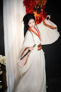 The Poetry of Portraits: Exploring the Art Language of Tu Ya W-11