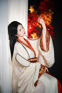 The Poetry of Portraits: Exploring the Art Language of Tu Ya W-0