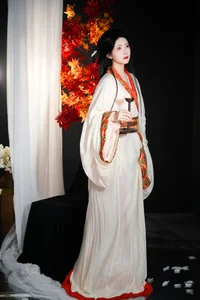 The Poetry of Portraits: Exploring the Art Language of Tu Ya W-18