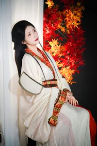 The Poetry of Portraits: Exploring the Art Language of Tu Ya W-4