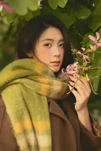 Discover the Serene Natural Beauty of an Asian Girl in a Warm Golden Hour Portrait 1047274-12