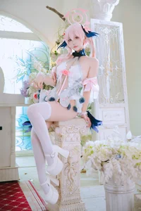 Pure Elegance: Coser RiNaiJiao as Koharu Shimoe in Blue Archive Wedding Dress (27P)-4