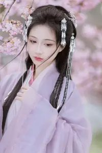 Ethereal Beauty: Qi Luo Sheng De Xiao Su Su Amidst Cherry Blossoms - YiTuYu Vol.8793-6