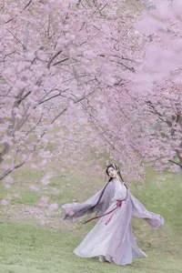 Ethereal Beauty: Qi Luo Sheng De Xiao Su Su Amidst Cherry Blossoms - YiTuYu Vol.8793-2