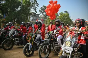 Pope Francis's Heartwarming Blessing: A Christmas Moment of Grace at the Vatican - VnExpress-7