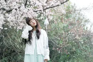 Discover Yi Ke Chong Ya (YiTuYu Vol.8721) in Spring Blossoms: Poetic Charm & Allure-17