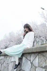 Discover Yi Ke Chong Ya (YiTuYu Vol.8721) in Spring Blossoms: Poetic Charm & Allure-28