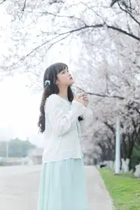 Discover Yi Ke Chong Ya (YiTuYu Vol.8721) in Spring Blossoms: Poetic Charm & Allure-15