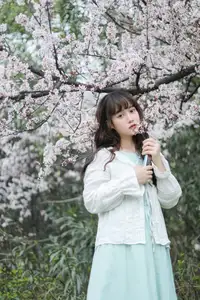 Discover Yi Ke Chong Ya (YiTuYu Vol.8721) in Spring Blossoms: Poetic Charm & Allure-26