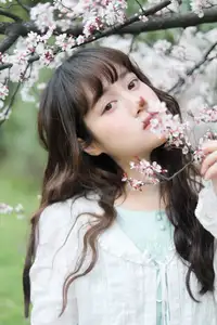 Discover Yi Ke Chong Ya (YiTuYu Vol.8721) in Spring Blossoms: Poetic Charm & Allure-10