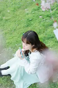 Discover Yi Ke Chong Ya (YiTuYu Vol.8721) in Spring Blossoms: Poetic Charm & Allure-8