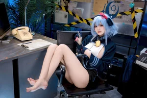 Stunning Amau Ako Cosplay by Jiu Qi Miao: A Masterpiece of Blue Archive Art-17