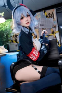 Stunning Amau Ako Cosplay by Jiu Qi Miao: A Masterpiece of Blue Archive Art-2