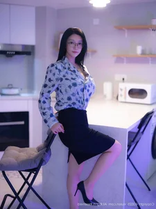 Elegant Portrait Photography Collection: Ya Ru Lao Shi in XiuRen No.10866 - 62 High-Quality Fashion Images for Creative Inspiration-29