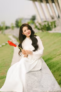 VGU No.115: Modern Elegance, Timeless Charm in Traditional Attire-1