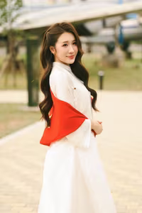 VGU No.115: Modern Elegance, Timeless Charm in Traditional Attire-5