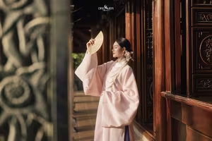 XVG No.50: Elegant Vietnamese Woman in Pink Traditional Dress, Conical Hat, Serene Beauty.-10