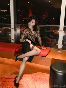 Elegant Portrait Photography: Mei Gui Wo Ai Ni in XiuRen No.10901 – A Stunning Modern Fashion and Lifestyle Collection-20