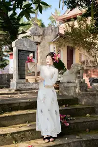 Graceful Vietnamese Ao Dai Beauty in Ancient Architecture-9