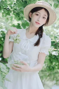 Elegant Summer Portraiture: Lin Miao Xin in YiTuYu Art Language Vol.9107 – Captured in Soft Sunlight and Natural Shadows-10