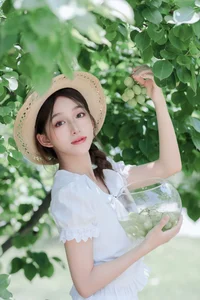 Elegant Summer Portraiture: Lin Miao Xin in YiTuYu Art Language Vol.9107 – Captured in Soft Sunlight and Natural Shadows-27