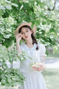 Elegant Summer Portraiture: Lin Miao Xin in YiTuYu Art Language Vol.9107 – Captured in Soft Sunlight and Natural Shadows-17