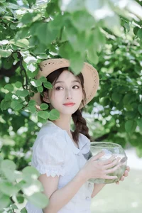 Elegant Summer Portraiture: Lin Miao Xin in YiTuYu Art Language Vol.9107 – Captured in Soft Sunlight and Natural Shadows-19
