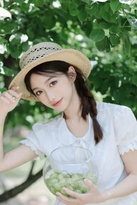 Elegant Summer Portraiture: Lin Miao Xin in YiTuYu Art Language Vol.9107 – Captured in Soft Sunlight and Natural Shadows-9