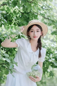 Elegant Summer Portraiture: Lin Miao Xin in YiTuYu Art Language Vol.9107 – Captured in Soft Sunlight and Natural Shadows-7