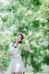 Elegant Summer Portraiture: Lin Miao Xin in YiTuYu Art Language Vol.9107 – Captured in Soft Sunlight and Natural Shadows-18