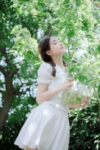 Elegant Summer Portraiture: Lin Miao Xin in YiTuYu Art Language Vol.9107 – Captured in Soft Sunlight and Natural Shadows-3