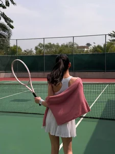 Streamer Mina Young Showcases Sporty Tennis Style and Active Lifestyle on the Court-1