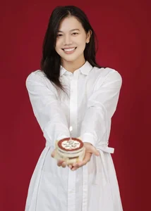 Ánh Viên's Radiant Style Transformation and Elegant European Vibe-3