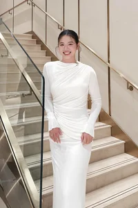 Ánh Viên's Radiant Style Transformation and Elegant European Vibe-9