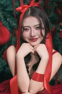 Sweet Smile of the Red Ribbon Girl - A Charming Christmas Gift-0