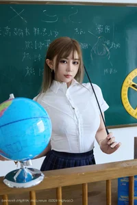 Elegant Professional Fashion: Zoe in XiuRen Collection No.10750 – Sophisticated Portrait Photography and Modern Style Inspiration-2