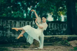 Immerse in Artistic Beauty: Xiao Ran's Graceful Dance Amidst Ancient Nature - YiTuYu Vol.8777-20