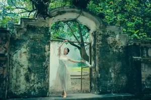 Immerse in Artistic Beauty: Xiao Ran's Graceful Dance Amidst Ancient Nature - YiTuYu Vol.8777-16