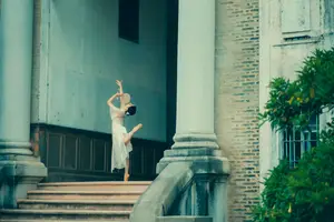 Immerse in Artistic Beauty: Xiao Ran's Graceful Dance Amidst Ancient Nature - YiTuYu Vol.8777-32