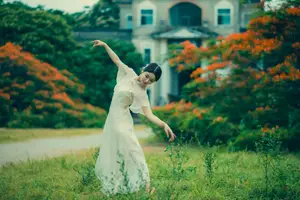 Immerse in Artistic Beauty: Xiao Ran's Graceful Dance Amidst Ancient Nature - YiTuYu Vol.8777-0