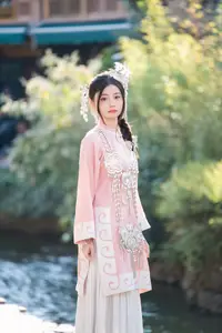 YiTuYu - Vol.8795 Yang Min Ting: Graceful Hanfu Beauty Amidst Spring Blossoms-1