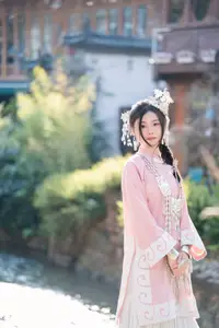 YiTuYu - Vol.8795 Yang Min Ting: Graceful Hanfu Beauty Amidst Spring Blossoms-13