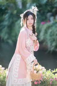 YiTuYu - Vol.8795 Yang Min Ting: Graceful Hanfu Beauty Amidst Spring Blossoms-14