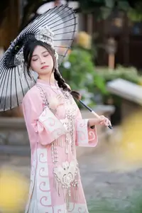 YiTuYu - Vol.8795 Yang Min Ting: Graceful Hanfu Beauty Amidst Spring Blossoms-8